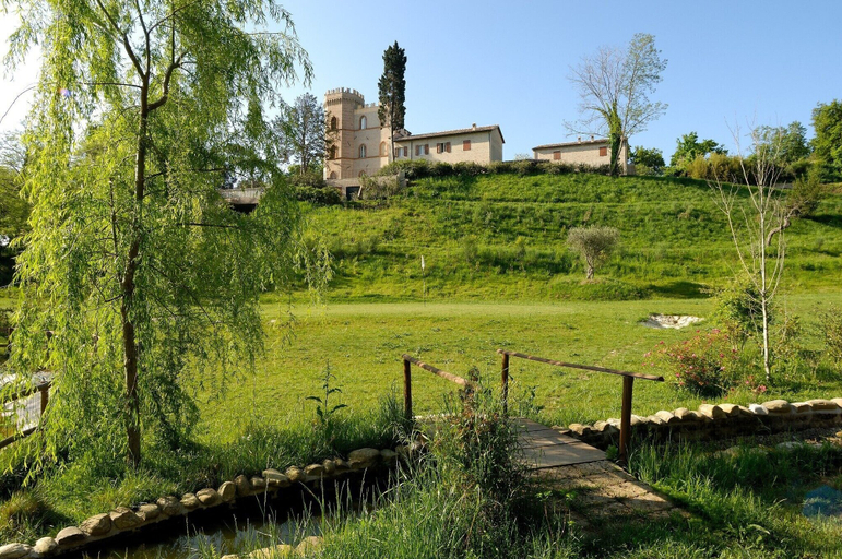 Exterior & Views 2, Castello Montegiove, Pesaro E Urbino