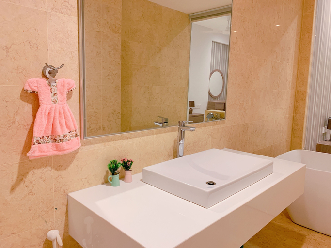 Bathroom 3, Romantic Mansion at The Landmark, Penang Island