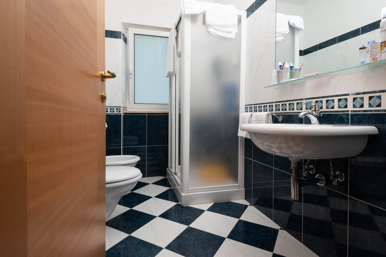 Bathroom 4, Hotel Paradiso Grottammare, Ascoli Piceno