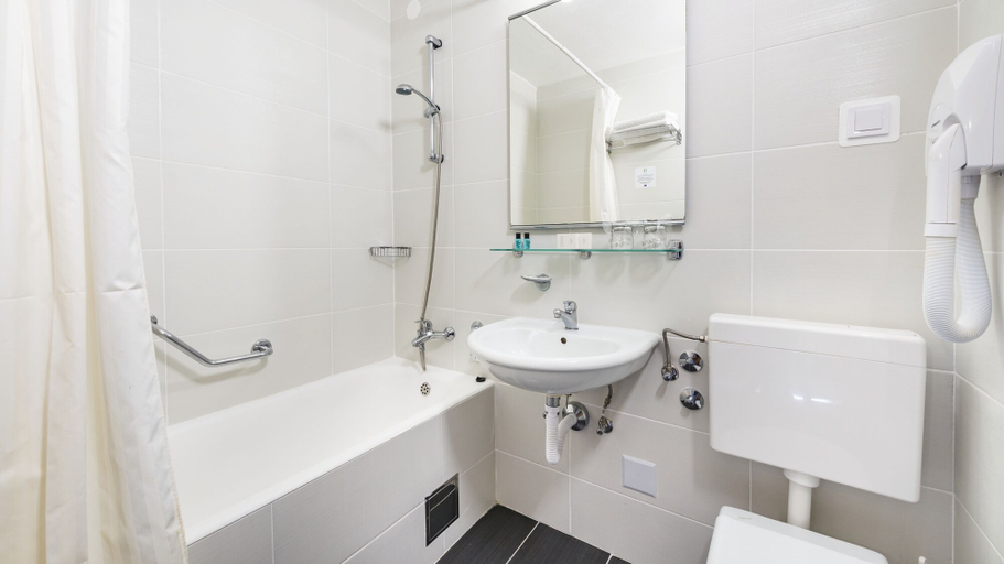 Bathroom 4, Hotel Splendid, Dubrovnik