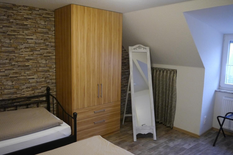 Bedroom 3, Hotel Haus Wittwer, Emden