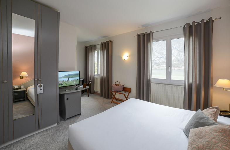 Bedroom 3, Hôtel Restaurant Novalaise Plage, Savoie