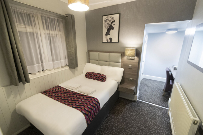 Bedroom 4, Euro Hotel Hammersmith, London