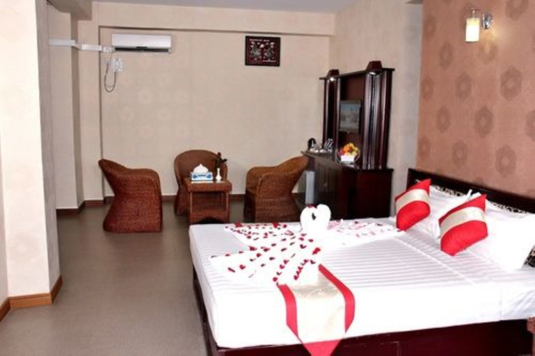 Bedroom 2, Diamond Crown Hotel, Yangon