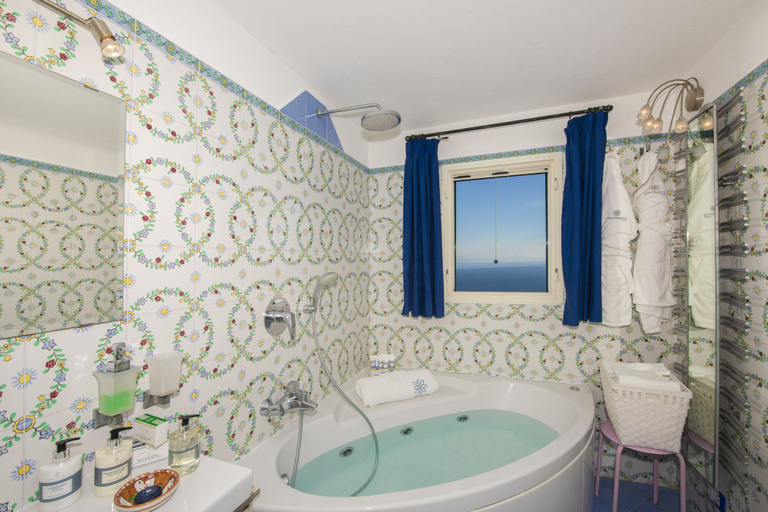 Bathroom 5, Hotel Margherita, Salerno