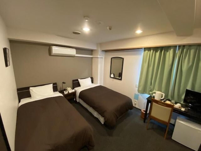 Bedroom 3, Hotel Yutaka Wing, Tajiri