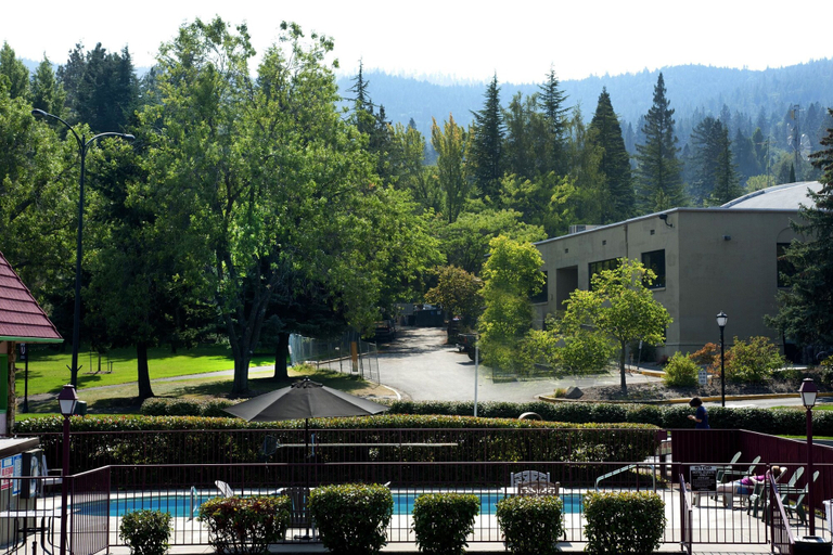 Exterior & Views 2, Prospero's Flagship Inn, Jackson