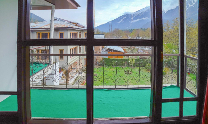 Others 5, Premier Pahalgam, Anantnag