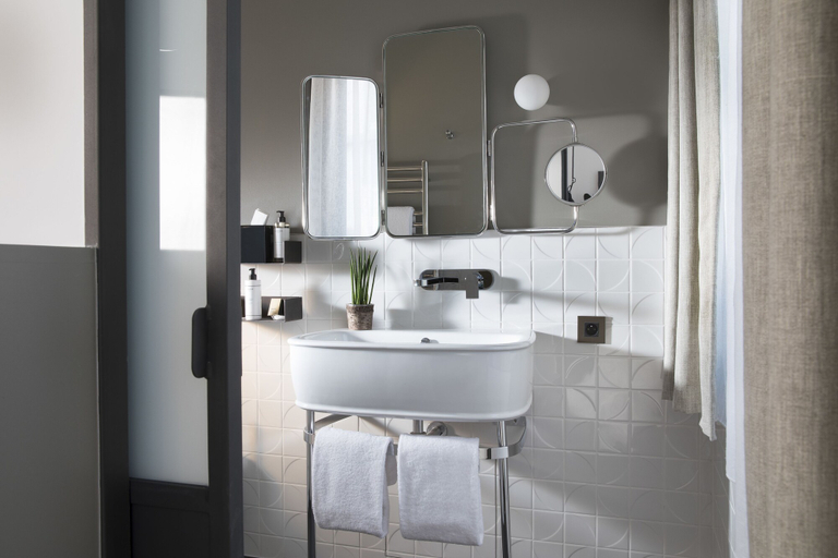 Bathroom 4, Hotel Les Deux Girafes, Paris