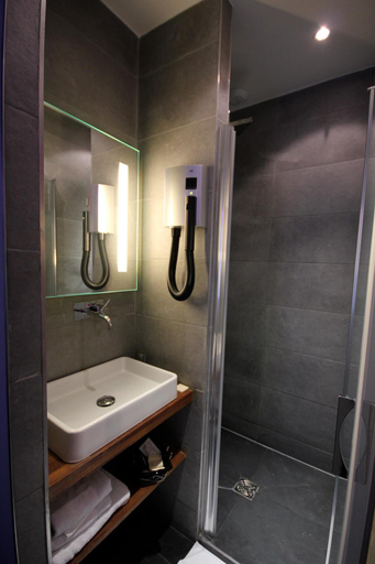 Bathroom 4, Hotel Lumières Montmartre Paris, Paris