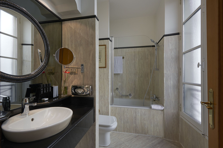 Bathroom 3, Melia Paris Vendôme, Paris