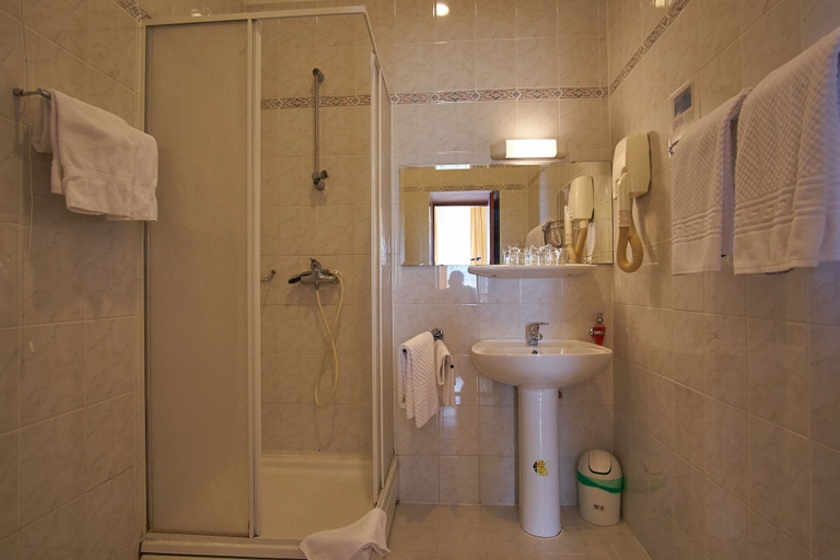 Bathroom 5, Hotel Vila Ruzica, Crikvenica
