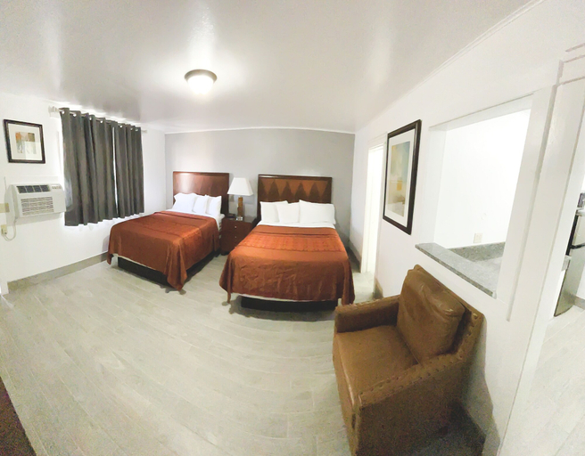 Bedroom 2, Economy Inn, Terry
