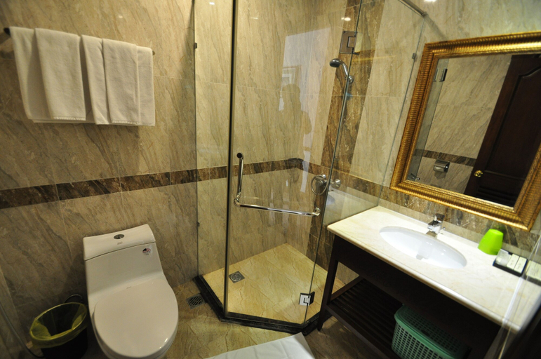 Bathroom 5, Central Hotel and Residences, District 7