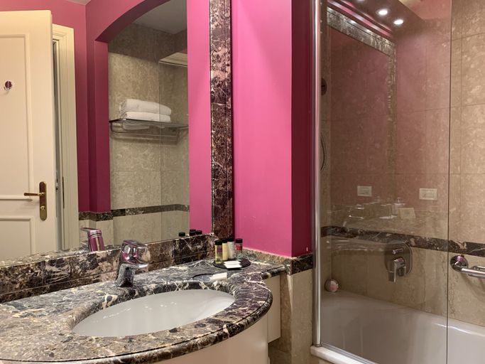 Bathroom 5, Dei Mellini, Rome