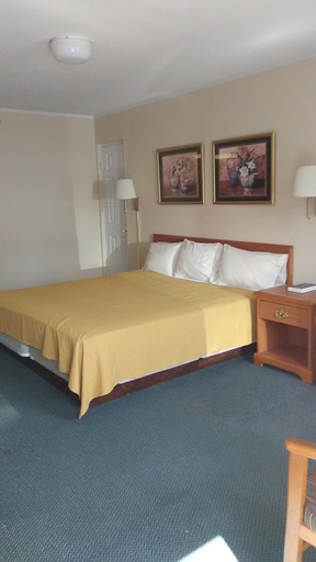 Bedroom 3, Rodeway Inn Cecil, Cook