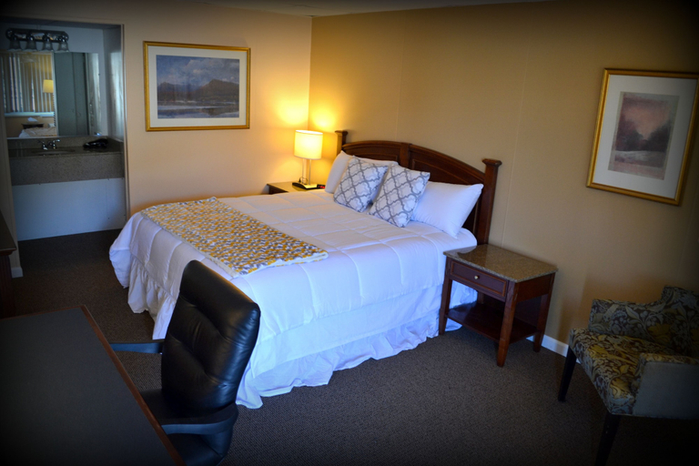 Bedroom 4, Wayne Inn, Wayne