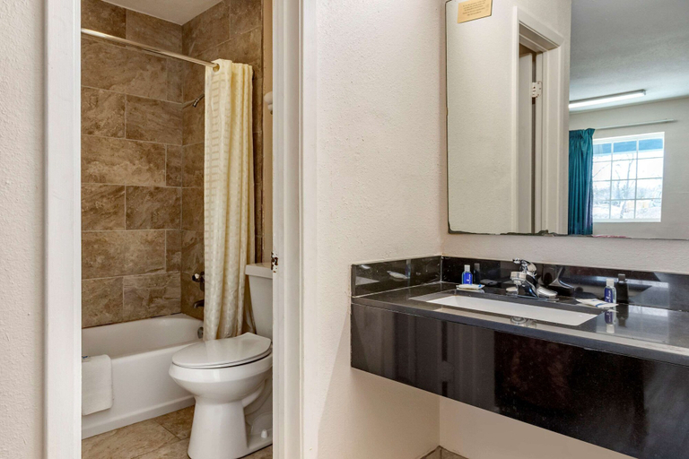Bathroom 4, Rodeway Inn, Burleson