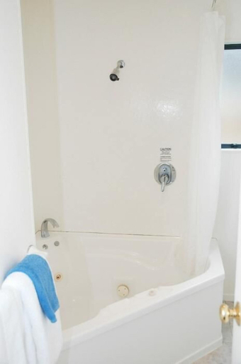 Bathroom, Sails Motor Inn, Hamilton