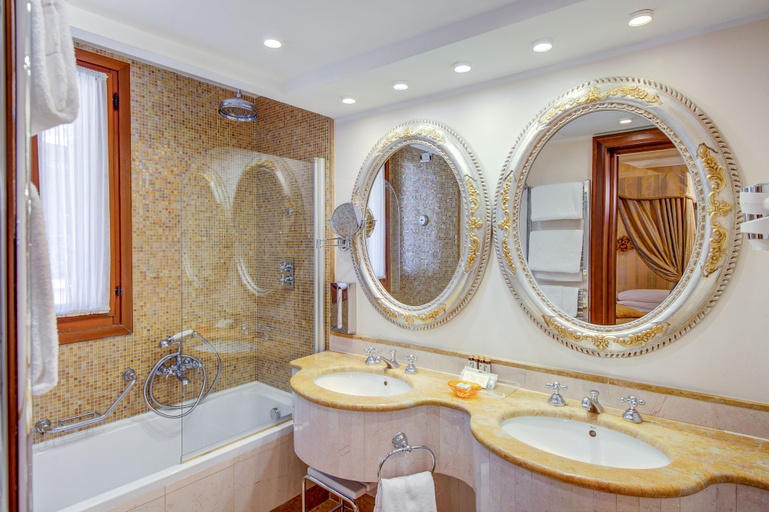 Bathroom 5, Hotel Canal Grande, Venezia