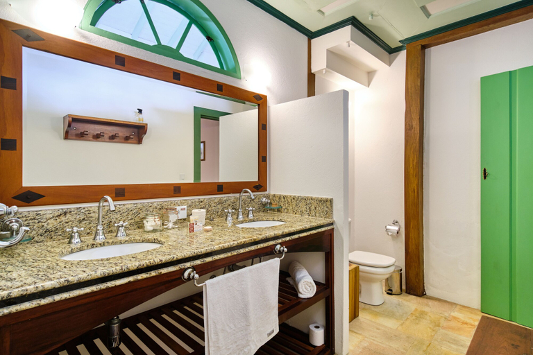 Bathroom 5, A Casa de Paulo Autran, Parati