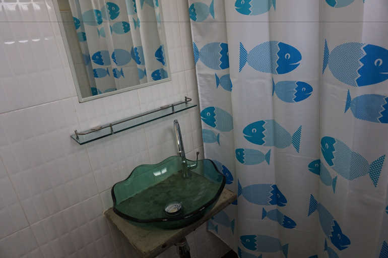 Bathroom 3, Thatphanom Place, That Phanom