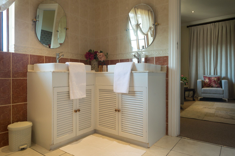 Bathroom 5, Boutique Villa Guesthouse, City of Cape Town
