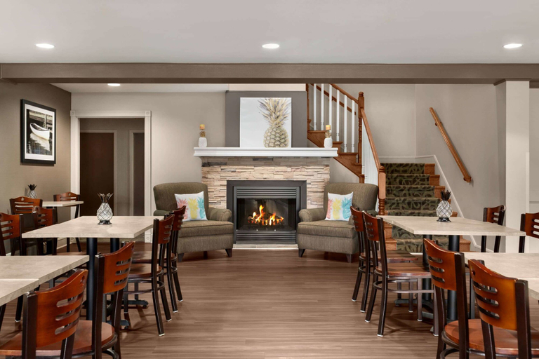 Food & Drinks 5, Travelodge Suites by Wyndham Moncton, Westmorland