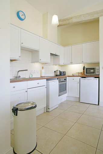 Others 5, Chestnut Lodge, East Sussex