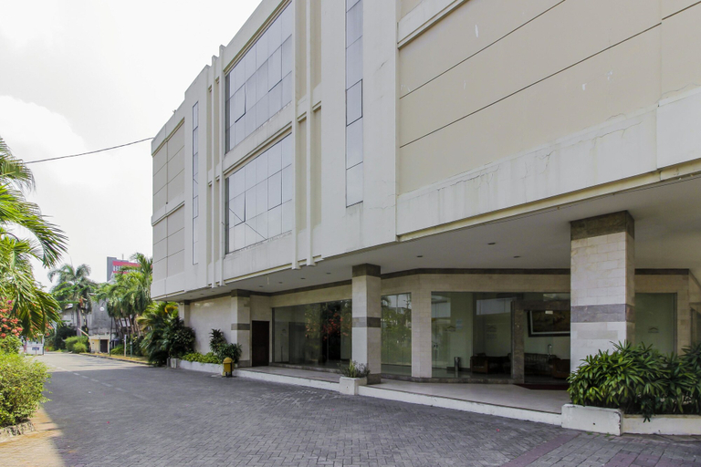 Exterior & Views 3, RedDoorz Plus @ Pitagiri GBK Senayan, Jakarta Barat
