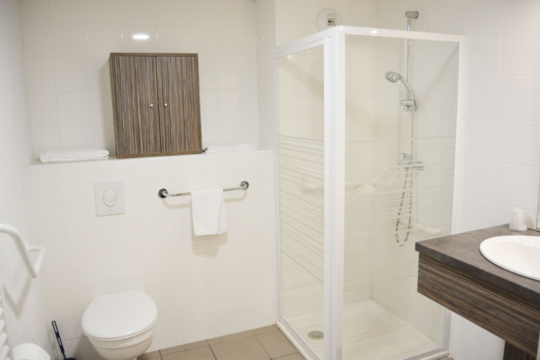 Bathroom 5, ZENAO YZEURE, Allier