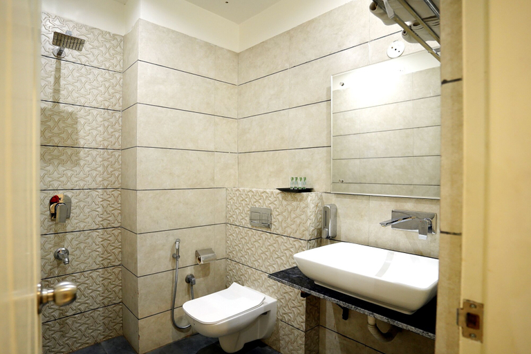 Bathroom 3, Dewdrop Shankh, Amritsar