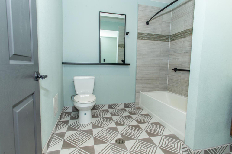 Bathroom 3, MAGNOLIA TREE HOTEL IN ANAHEIM, Orange