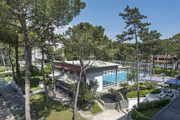 Exterior & Views 5