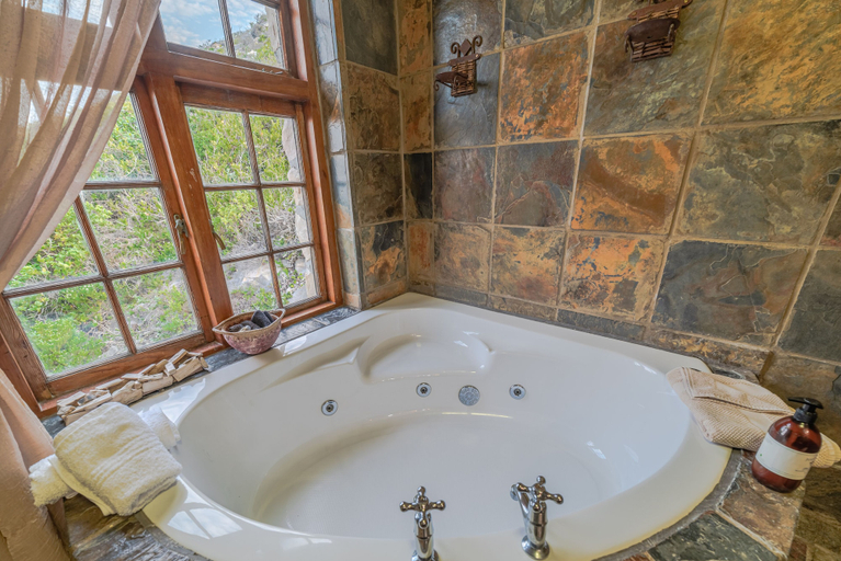 Bathroom 5, Agulhas Country Lodge, Overberg