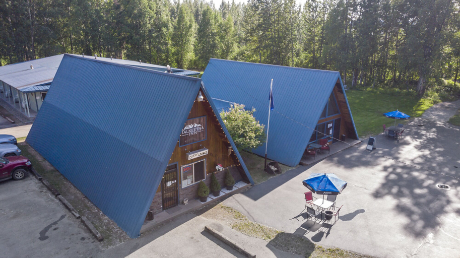 Exterior & Views