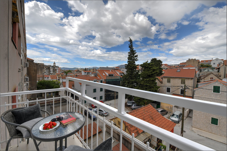 Others 5, Via Porto Rooms, Split