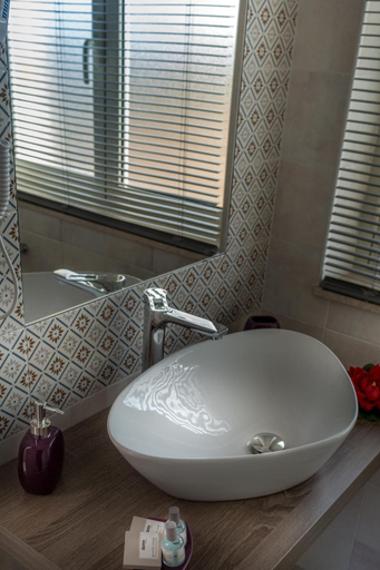 Bathroom 4, La perla nera b&b, Enna