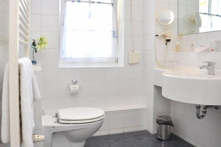 Bathroom 3, Hotel Zwei Länder, Weimarer Land