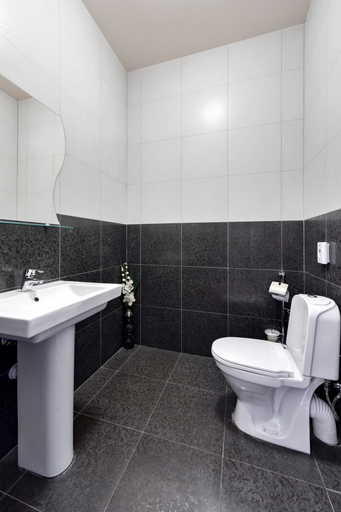 Bathroom 4, Hotel Hitrovka, Central