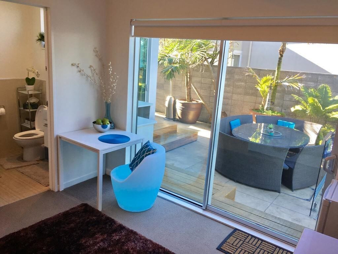Others 3, Sea view guest house, Waitakere