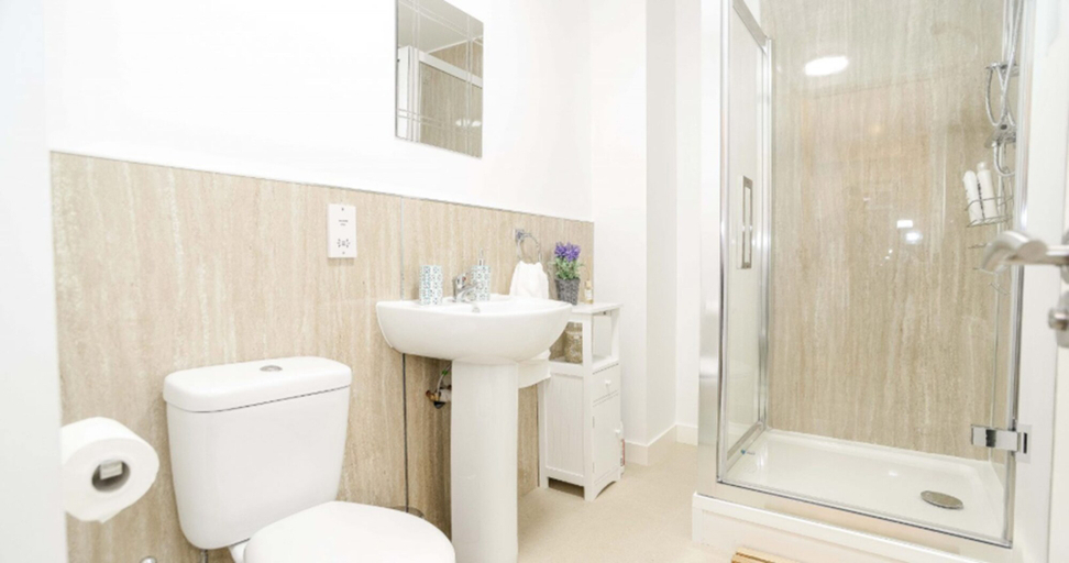 Bathroom, Modern Central Apartment, Aberdeen