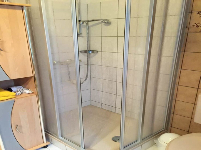 Bathroom 4, Hotel Carlsruh, Goslar