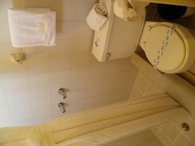 Bathroom 5, Seaside Hotel & Victor's RV Park, Mexicali