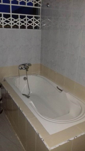 Bathroom 3, Pasandy Lodge, Ga East