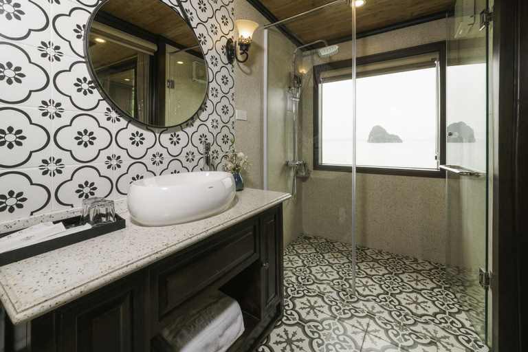 Bathroom 5, Victory Star Cruise, Hạ Long