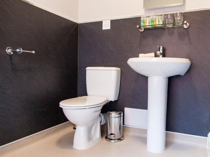 Bathroom 4, Parkers House Bed & Breakfast, Powys