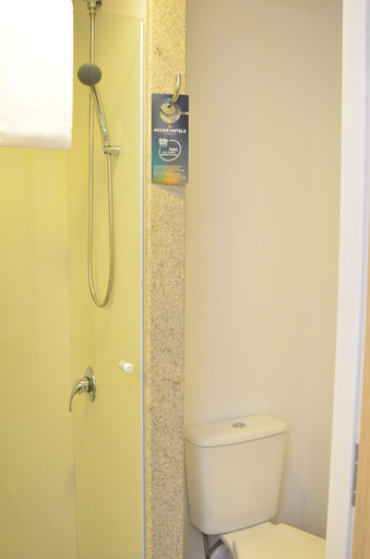 Bathroom 5, ibis budget Curitiba Aeroporto, São José dos Pinhais