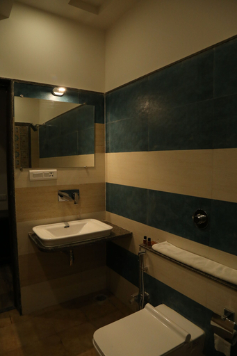 Bathroom 5, Hotel Golden Fortune, Azamgarh