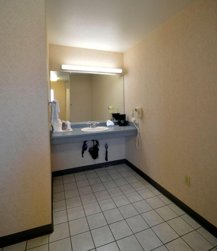 Bathroom 3, Garden Inn and Suites, Fresno